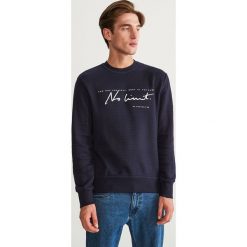 Bluza ze strukturalnej dzianiny - Granatowy. Niebieskie bluzy męskie Reserved, s, bez wzorów, z dzianiny, bez kołnierzyka, bez rękawów, bez kaptura. W wyprzedaży za 59,99 zł.