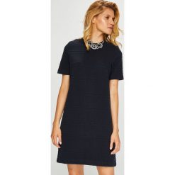 Tommy Hilfiger - Sukienka Laurien. Czarne sukienki dzianinowe TOMMY HILFIGER, na co dzień, m, casualowe, z okrągłym kołnierzem, z krótkim rękawem, mini, proste. Za 539,90 zł.