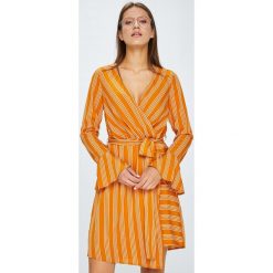 Vero Moda - Sukienka Nicky. Niebieskie sukienki damskie Vero Moda, na co dzień, s, bez wzorów, z poliesteru, casualowe, bez kołnierzyka, z długim rękawem, długie, mini, proste. W wyprzedaży za 79,90 zł.