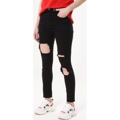 Czarne Jeansy Pant. Czarne jeansy damskie Born2be. Za 59,99 zł.