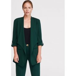 Blezer z szerokimi klapami - Khaki. Brązowe bolerka i narzutki damskie Reserved, bez wzorów, bez rękawów. Za 139,99 zł.