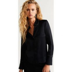 Mango - Koszula Skye. Czarne bluzki damskie Mango, na co dzień, l, bez wzorów, z wiskozy, eleganckie, z klasycznym kołnierzykiem, z długim rękawem. W wyprzedaży za 139,90 zł.