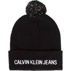 Czapka CALVIN KLEIN JEANS - J Pom Pom Beanie K60K605815 BAE. Czarne czapki damskie Calvin Klein Jeans, na zimę, bez wzorów, z wiskozy. W wyprzedaży za 149,00 zł.