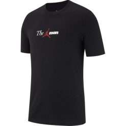 Koszulka Jordan The Man Tee (AO0684-010). Czarne koszulki męskie Jordan, m, bez wzorów, z bawełny, bez kołnierzyka. Za 89,99 zł.