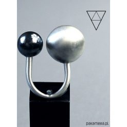 Pierścionek srebrny z dużą kulą ORBITAL. Szare pierścionki damskie Pakamera, srebrne. Za 190,00 zł.