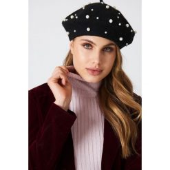 NA-KD Accessories Beret wyszywany sztucznymi perłami - Black. Czarne berety damskie marki NA-KD Accessories, bez wzorów. Za 80,95 zł.