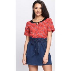 Bluzki asymetryczne: Koralowy T-shirt Mould