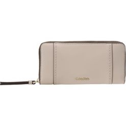 Portfele damskie: Calvin Klein CHRISSY LARGE ZIPARO Portfel mushroom