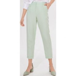 Spodnie carrot fit Eco Aware - Turkusowy. Niebieskie spodnie damskie Mohito. W wyprzedaży za 39,99 zł.