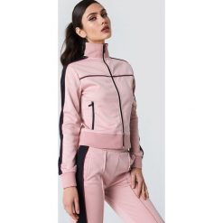 NA-KD Bluza sportowa z suwakiem - Pink. Różowe bluzy sportowe damskie NA-KD, w paski, z poliesteru. Za 202,95 zł.