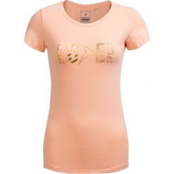 T-shirt damski TSD604 - pudrowy koral - Outhorn. Pomarańczowe koszulki damskie Outhorn, z nadrukiem, z bawełny, bez kołnierzyka, bez rękawów. W wyprzedaży za 24,99 zł.