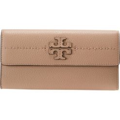 Portfele damskie: Tory Burch MCGRAW SLIM ENVELOPE WALLET Portfel devon sand