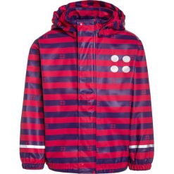 LEGO Wear JAMAICA Kurtka przeciwdeszczowa red. Czerwone kurtki sportowe damskie marki LEGO Wear, z poliesteru, outdoorowe. W wyprzedaży za 126,65 zł.