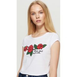Koszulka z motywem róży - Biały. Białe t-shirty damskie marki Cropp, m. Za 19,99 zł.