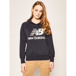 Bluza New Balance Essentials Stacked Logo WT91523. Niebieskie bluzy damskie New Balance, l, bez wzorów, z bawełny, bez rękawów, bez kaptura. W wyprzedaży za 179,00 zł.