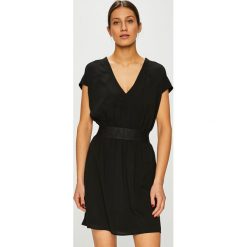 Armani Exchange - Sukienka. Czarne sukienki damskie Armani Exchange, na co dzień, s, bez wzorów, z elastanu, casualowe, bez kołnierzyka, bez rękawów, mini, rozkloszowane. W wyprzedaży za 379,90 zł.