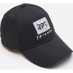 Czapka z daszkiem Friends - Czarny. Czarne czapki damskie House, bez wzorów. Za 39,99 zł.