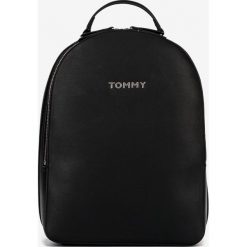 Tommy Hilfiger Plecak Czarny. Czarne plecaki damskie TOMMY HILFIGER, w paski, z materiału. Za 686,95 zł.