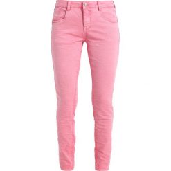 Cream LOTTE Jeansy Slim Fit sea pink. Czerwone rurki damskie marki Cream. Za 299,00 zł.
