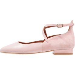 Buty damskie: mint&berry Baleriny z zapięciem nude