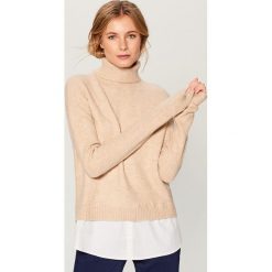 Sweter z koszulową wstawką - Beżowy. Brązowe swetry klasyczne damskie Mohito, l, z koszulowym kołnierzykiem. Za 129,99 zł.
