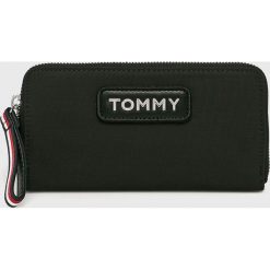 Tommy Hilfiger - Portfel. Czarne portfele damskie TOMMY HILFIGER, bez wzorów, ze skóry ekologicznej. Za 269,90 zł.