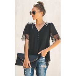 Damski t-shirt ALMARA BLACK. Czarne t-shirty damskie IVET, w koronkowe wzory, z koronki, bez kołnierzyka. W wyprzedaży za 59,00 zł.
