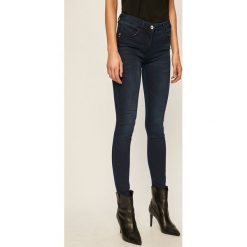 Patrizia Pepe - Jeansy. Niebieskie jeansy damskie Patrizia Pepe. W wyprzedaży za 399,90 zł.