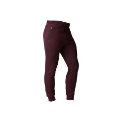 Spodnie slim Gym & Pilates 900 męskie. Czerwone spodnie męskie marki DOMYOS, xs, bez wzorów, z elastanu. Za 59,99 zł.