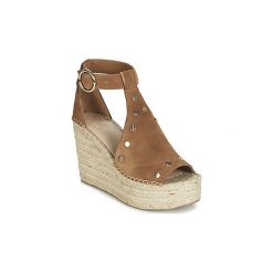 Sandały Guess KARIEN. Pomarańczowe sandały damskie Guess, z aplikacjami, bez obcasa, bez zapięcia. Za 535,20 zł.