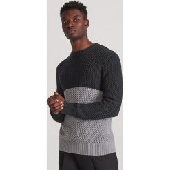 Sweter ze strukturalnej dzianiny - Szary. Szare swetry damskie Reserved, s, bez wzorów, z dzianiny, bez kołnierzyka, bez kaptura. Za 139,99 zł.