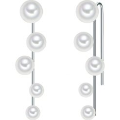 Kolczyki z perłami. Szare kolczyki damskie The Pacific Pearl Company, Nova Pearls Copenhagen & Co., z perłą, z mosiądzu, z zapięciem typu bigiel. W wyprzedaży za 78,95 zł.