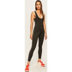 Adidas Performance - Kombinezon. Czarne kombinezony damskie adidas Performance, na co dzień, s, bez wzorów, z poliesteru, casualowe, z okrągłym kołnierzem, z długim rękawem, długie. Za 379,90 zł.