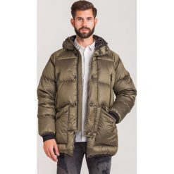 KURTKA PUCHOWA EMPORIO ARMANI. Czarne płaszcze męskie Emporio Armani, m, z aplikacjami, z puchu, bez kaptura. Za 1481,40 zł.