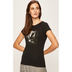 Only - T-shirt. Białe bluzki damskie ONLY, s, z nadrukiem, z bawełny, z okrągłym kołnierzem. W wyprzedaży za 44,90 zł.
