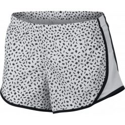 Nike Szorty Dziewczęce G Nk Short Tempo aop2 Black White L. Czarne spodenki dziewczęce marki Nike, sportowe. Za 109,00 zł.