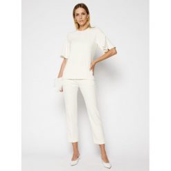 Bluzka Victoria Victoria Beckham Textured Lightweight 2220WTP001022B. Białe bluzki damskie Victoria Victoria Beckham, bez wzorów, bez kołnierzyka, bez rękawów. W wyprzedaży za 1009,00 zł.