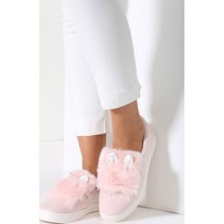 Jasnoróżowe Slip On Cooperative Plush. Różowe trampki damskie slip on marki vices. Za 59,99 zł.