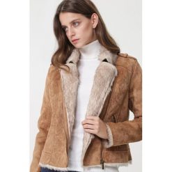Camelowa Kurtka Oratia. Brązowe kurtki damskie Born2be, na wiosnę, xl, bez wzorów, z futra, długie, bez kaptura. Za 189,99 zł.