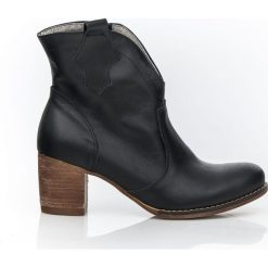 Botki na słupku kowbojki - skóra naturalna - model 503 - kolor czarny. Czarne botki damskie Zapato, na wiosnę, z jeansu, eleganckie, z okrągłym noskiem, bez obcasa, na obcasie, bez zapięcia. Za 399,00 zł.