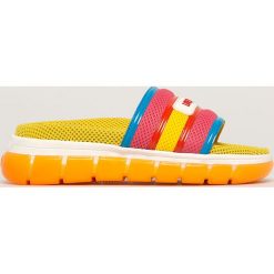 Love Moschino - Klapki. Klapki damskie Love Moschino, bez wzorów, z gumy, bez obcasa, na obcasie. Za 779,90 zł.