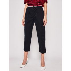 Chinosy TOMMY HILFIGER Pleated WW0WW26509. Niebieskie spodnie damskie TOMMY HILFIGER, bez wzorów, z elastanu. W wyprzedaży za 339,00 zł.