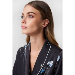 Kolczyki damskie: NA-KD Accessories Kolczyki literki – Gold