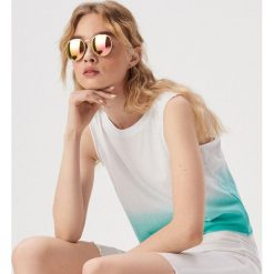 Krótki top z efektem ombre - Zielony. Zielone topy damskie Sinsay, s, bez wzorów, bez kołnierzyka. W wyprzedaży za 7,99 zł.