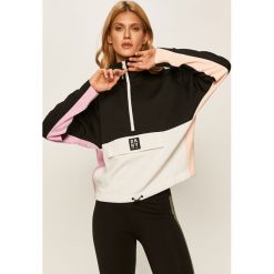 Dkny - Bluza. Czarne bluzy damskie DKNY, s, z aplikacjami, z bawełny, z krótkim rękawem, krótkie, bez kaptura. Za 399,90 zł.