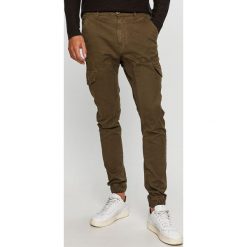 Guess Jeans - Spodnie. Spodnie męskie Guess Jeans, m, z aplikacjami, z elastanu. Za 419,90 zł.