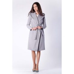 Elegancki Szary Płaszcz z Kapturem Przewiązany Paskiem. Szare kurtki damskie Nommo, s, z poliesteru, eleganckie. Za 259,90 zł.