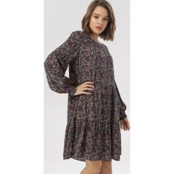 Granatowa Sukienka Elinevera. Niebieskie sukienki damskie Born2be, s, bez wzorów, bez kołnierzyka, bez rękawów, mini. Za 109,99 zł.