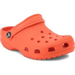 Klapki CROCS - Classic Clog K 204536 Tangerine. Brązowe klapki chłopięce Crocs, z tworzywa sztucznego. Za 119,00 zł.
