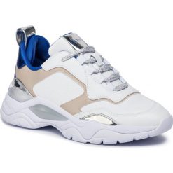 Sneakersy GUESS - Furner FL8FUR ELE12 WHITE. Białe półbuty damskie Guess, ze skóry ekologicznej. Za 499,00 zł.